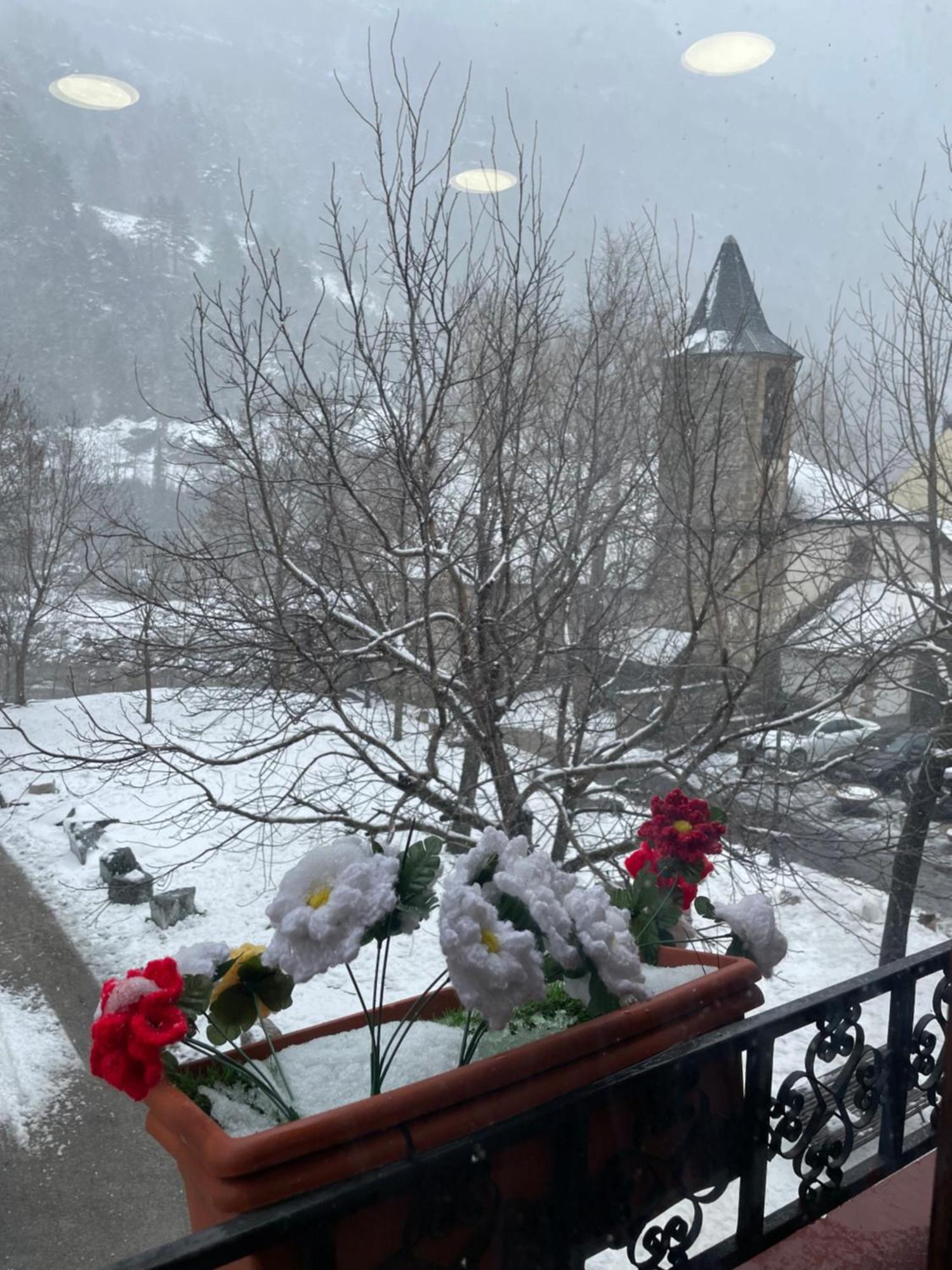 Apartahotel Canfranc Esterno foto