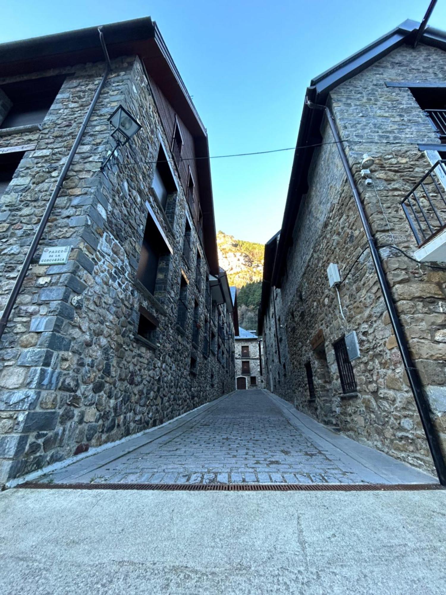 Apartahotel Canfranc Esterno foto