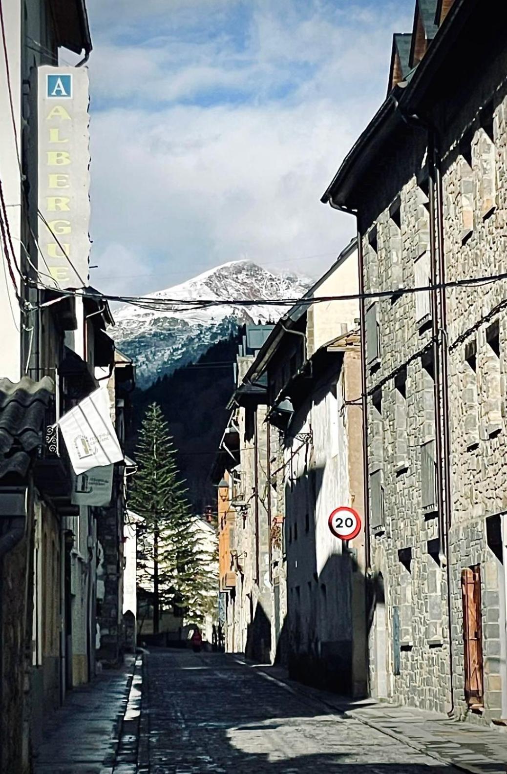 Apartahotel Canfranc Esterno foto