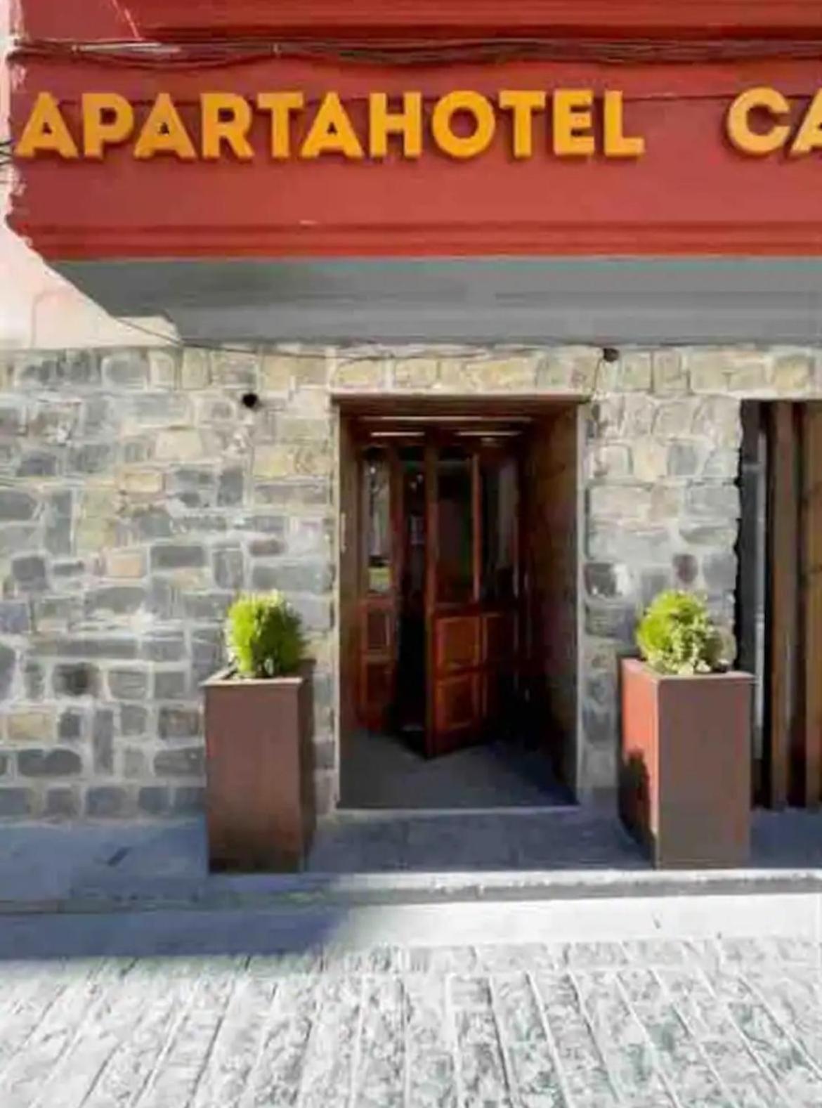 Apartahotel Canfranc Esterno foto